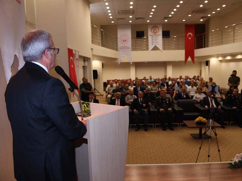 Vali Münir Karaloğlu Kıbrıs Gazilerine Milli Mücadele Madalyası Verdi 01