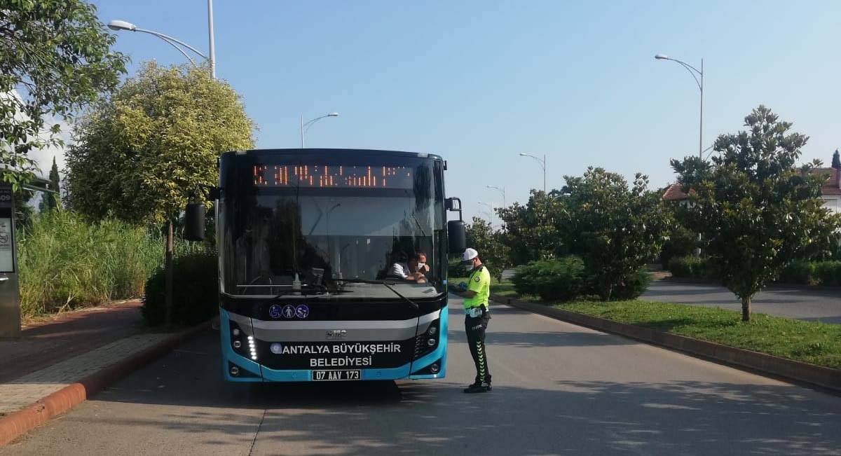 Antalya’da Toplu Taşımada Sıkı Denetim 06