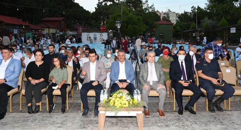 Kadın Eli Değen Her Yerde Güzellikler Olur 01