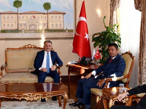 Sri Lanka Ankara Büyükelçisi Hassen Vali Yazıcı’yı Ziyaret Etti