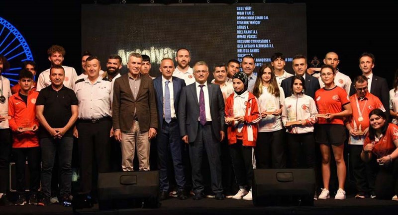 Vali Yazıcı Antalyanın Altın Çocuklarını Tebrik Etti 07