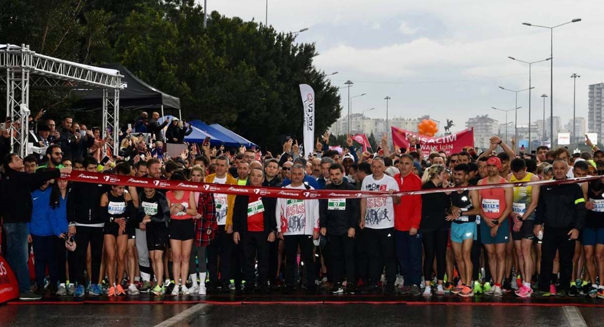 RUNTALYA Maratonu Büyük Coşkuyla Başladı 05