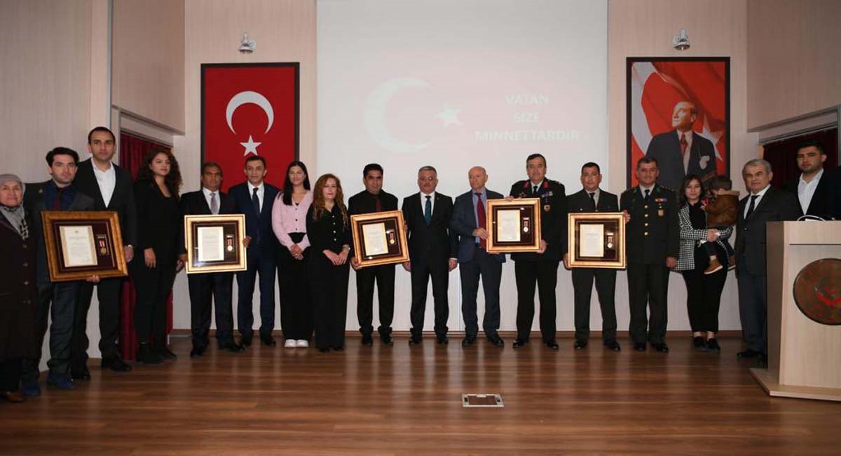Kimse Bizim Vatan ve Bayrak Sevgimizi Test Etmesin 08