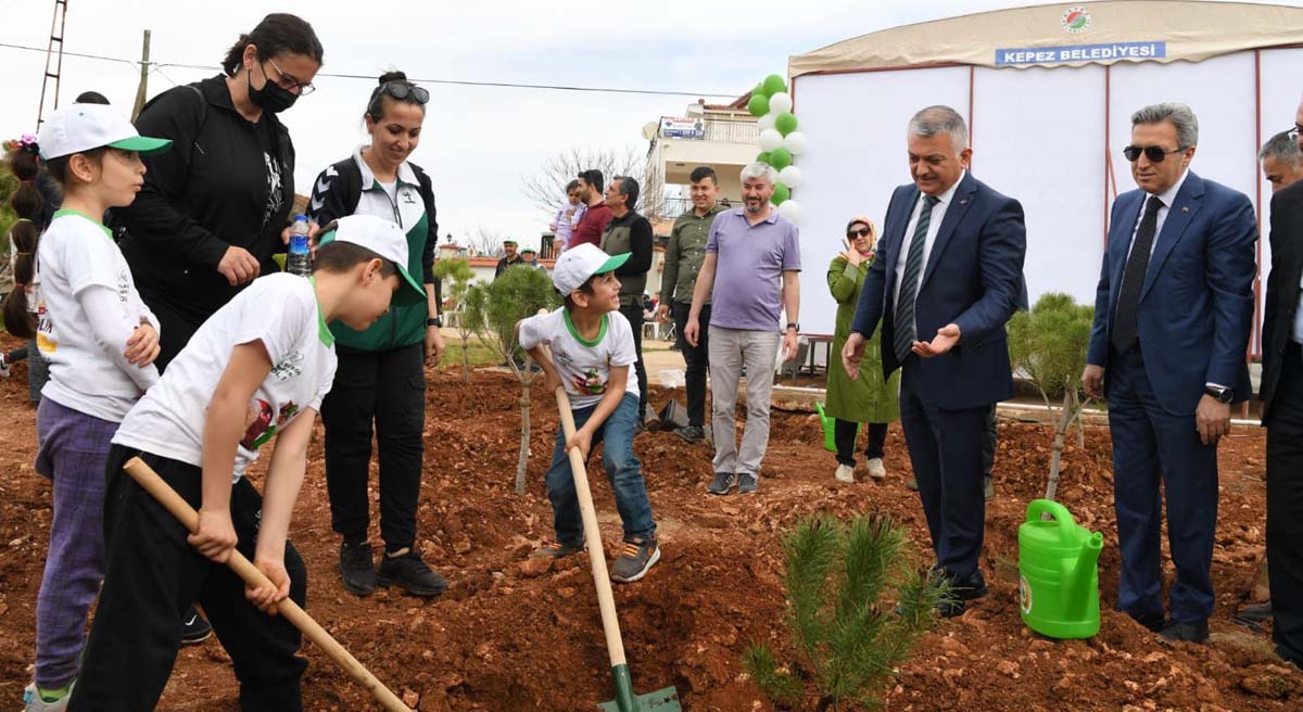 Antalyanın Yeşiline Yeşil Katmaya Devam Edeceğiz 06