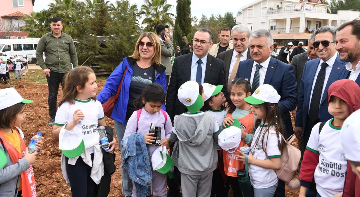 Antalyanın Yeşiline Yeşil Katmaya Devam Edeceğiz 08