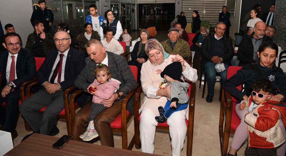 Vali Ersin Yazıcı Ve Eşi Hanife Yazıcı Vatandaşlarla İftar Yaptı 06
