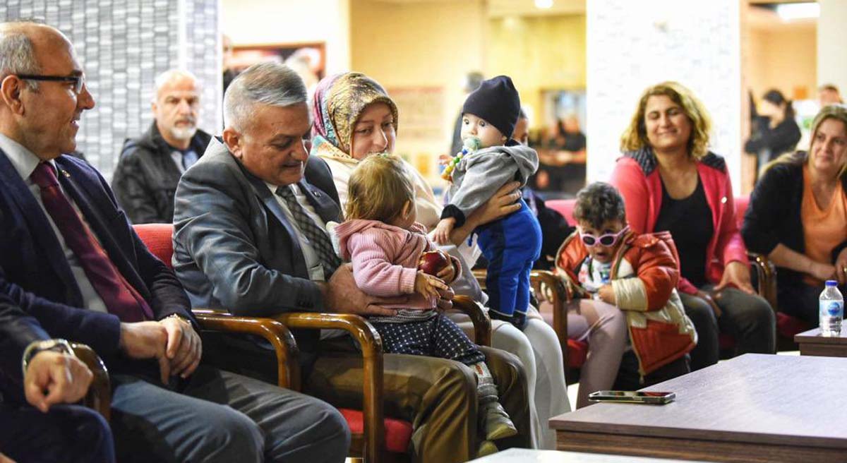 Vali Ersin Yazıcı Ve Eşi Hanife Yazıcı Vatandaşlarla İftar Yaptı 07