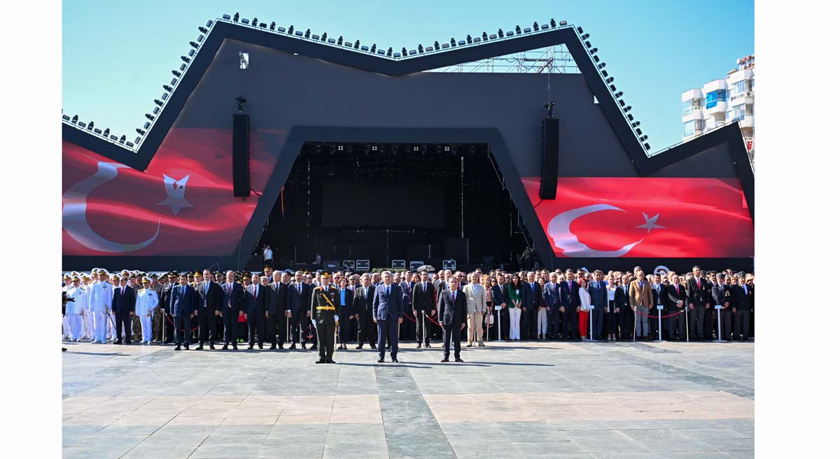 Cumhuriyetin 101 Yılına Çelenk Sunuldu 04