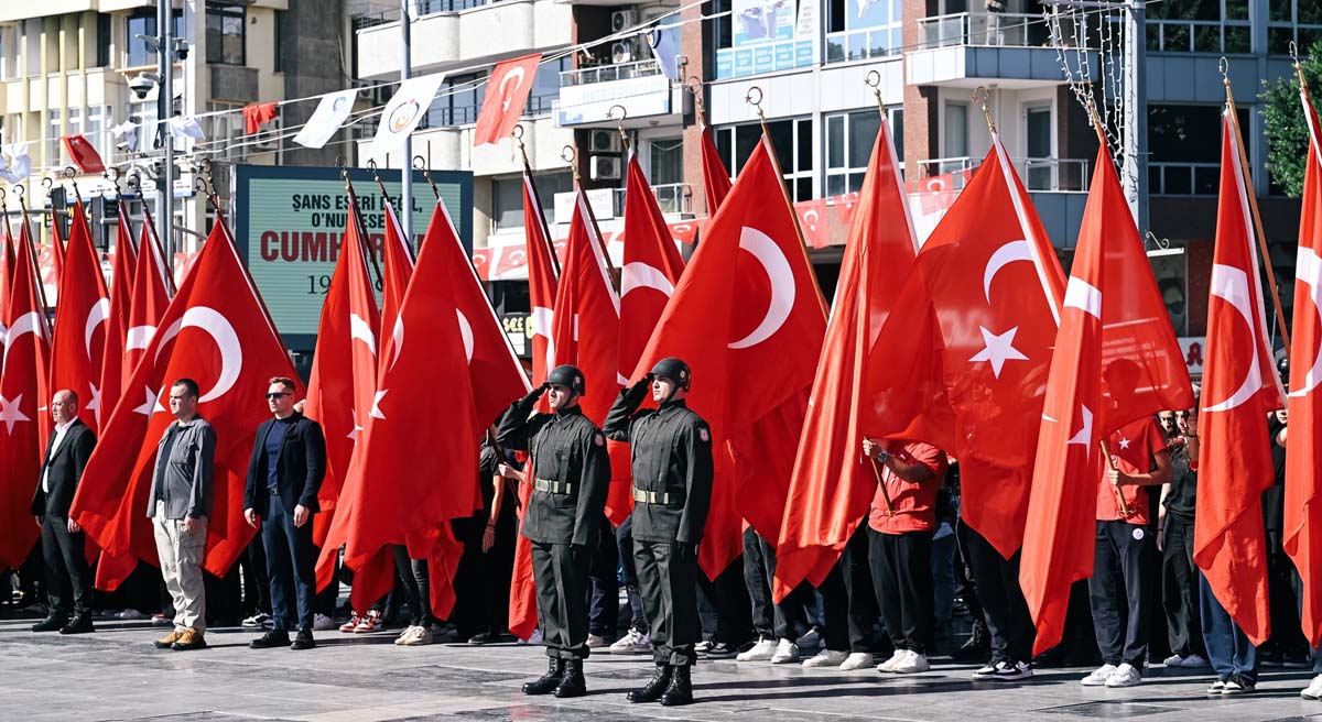 Cumhuriyetin 101 Yılına Çelenk Sunuldu 05