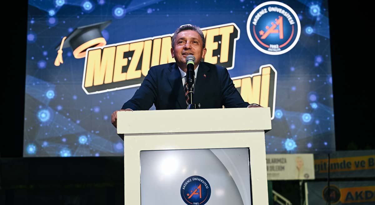 Akdeniz Üniversitesinde Mezuniyet Coşkusu01