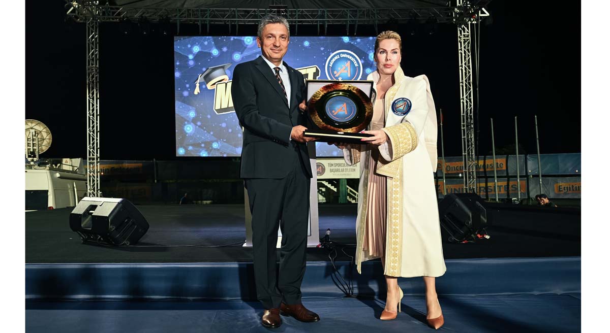 Akdeniz Üniversitesinde Mezuniyet Coşkusu03
