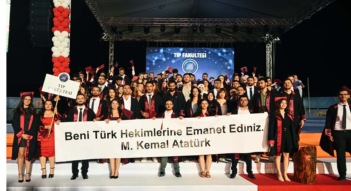 Akdeniz Üniversitesinde Mezuniyet Coşkusu04