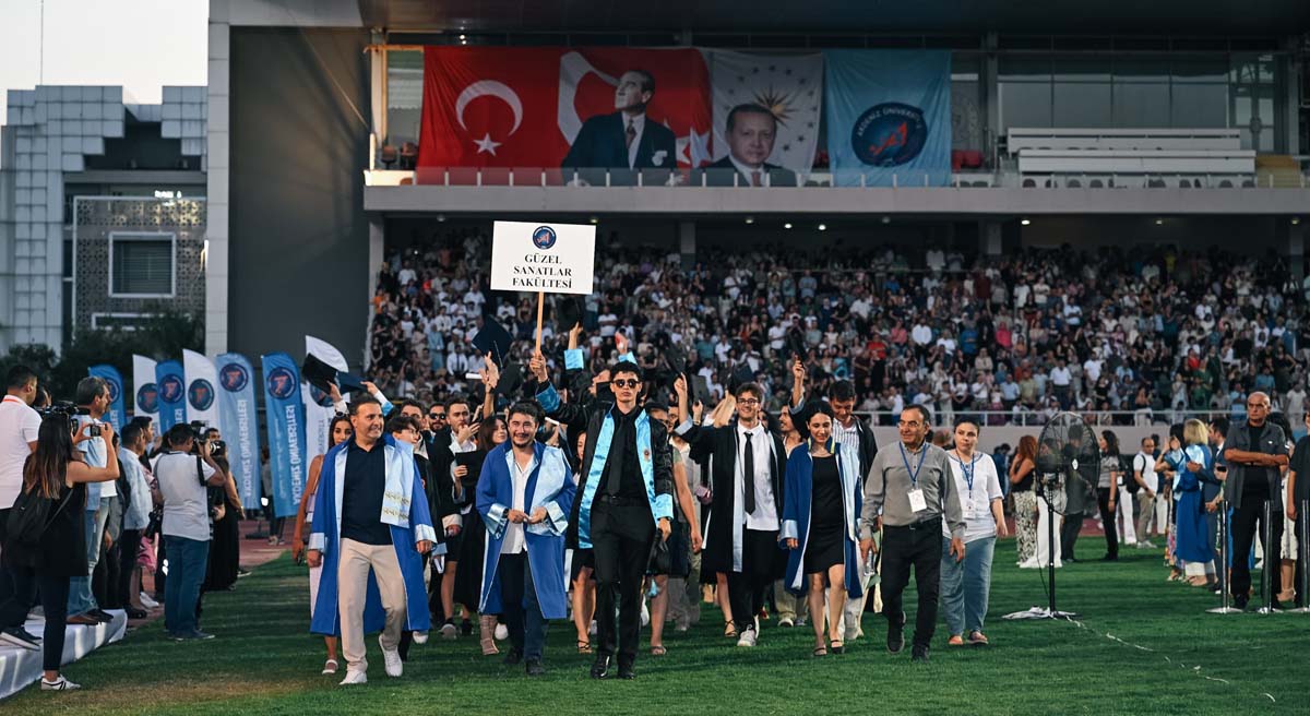 Akdeniz Üniversitesinde Mezuniyet Coşkusu06