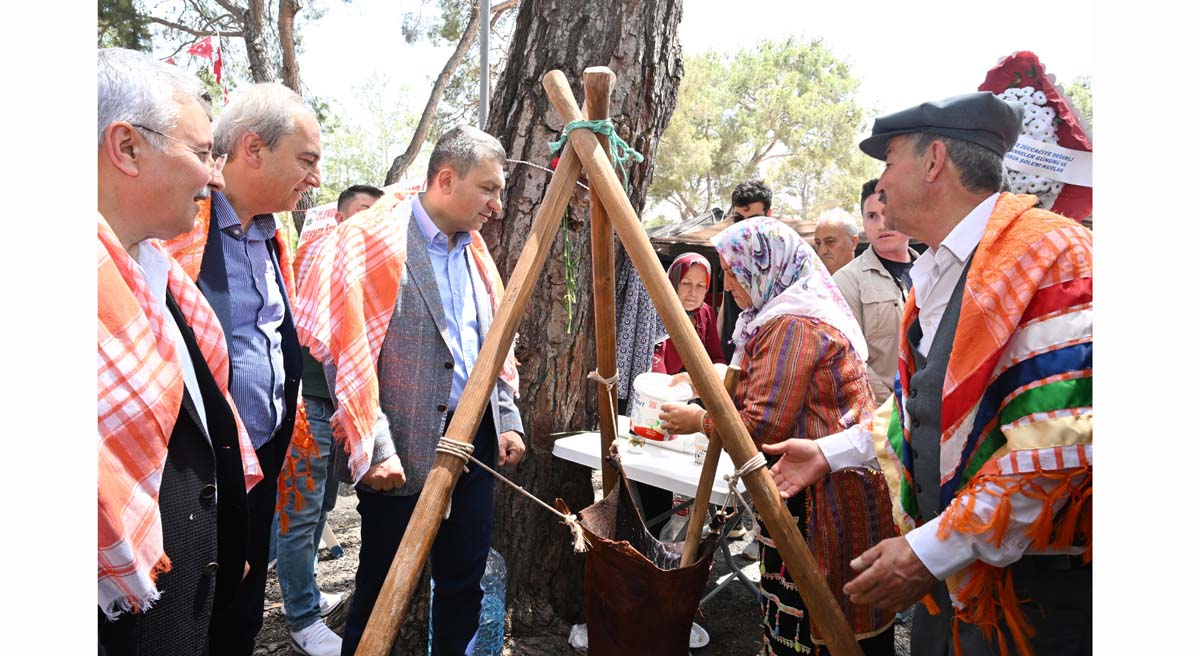 Antalya Yörük Türkmen Kültür ve Dayanışma Derneği  Keşkek Şöleni 03