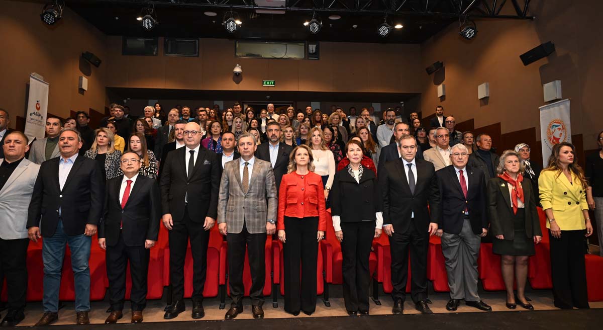 Profesör Doktor Jale İnan 2024 Antalya Yılın Kadını Ödül Töreni 01