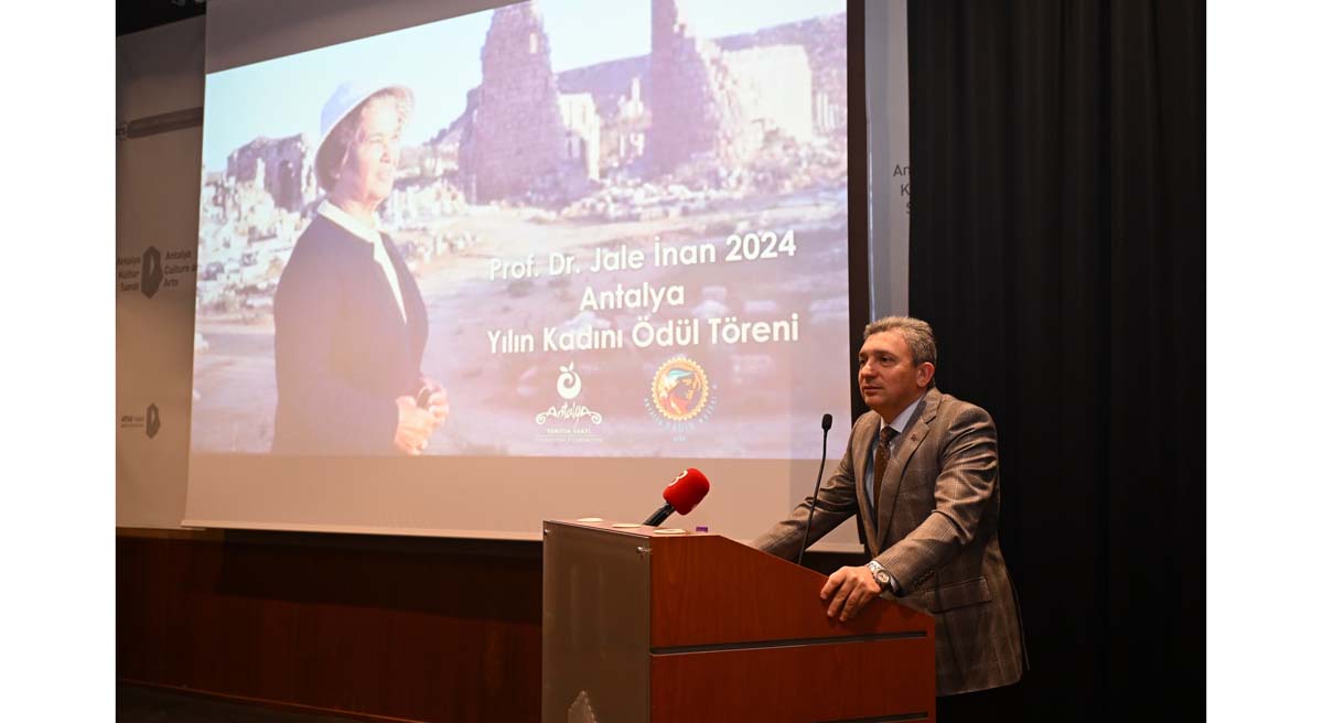Profesör Doktor Jale İnan 2024 Antalya Yılın Kadını Ödül Töreni 02