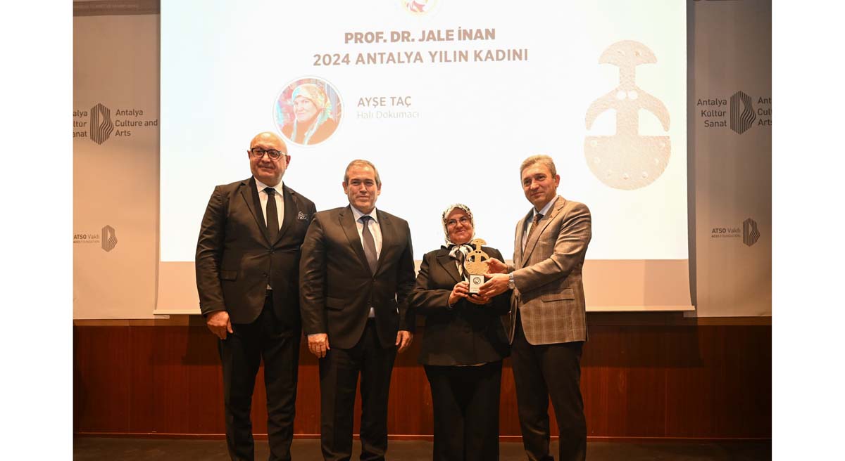 Profesör Doktor Jale İnan 2024 Antalya Yılın Kadını Ödül Töreni 04